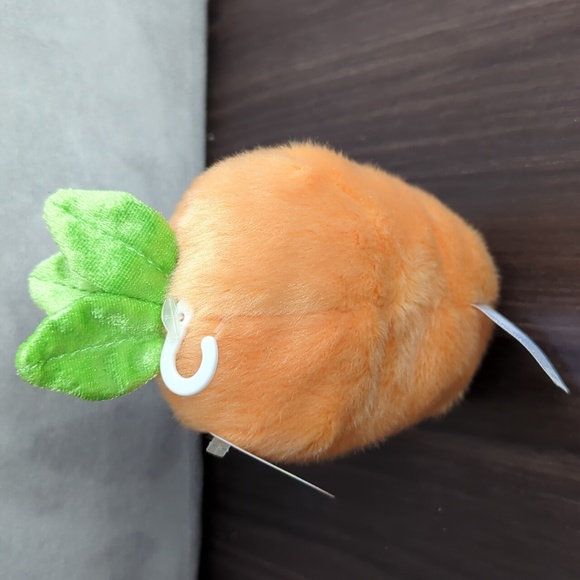 Cheerful Carrot Palm Pals - Picture 2 of 2